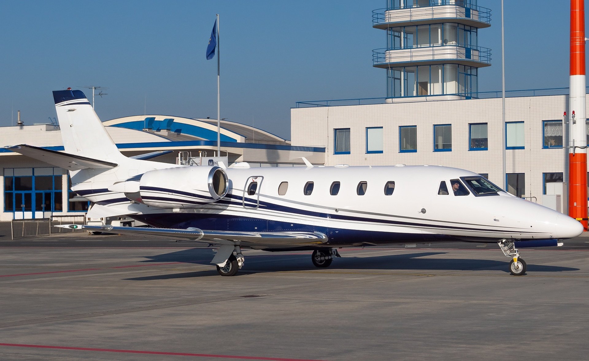 emptyLeg