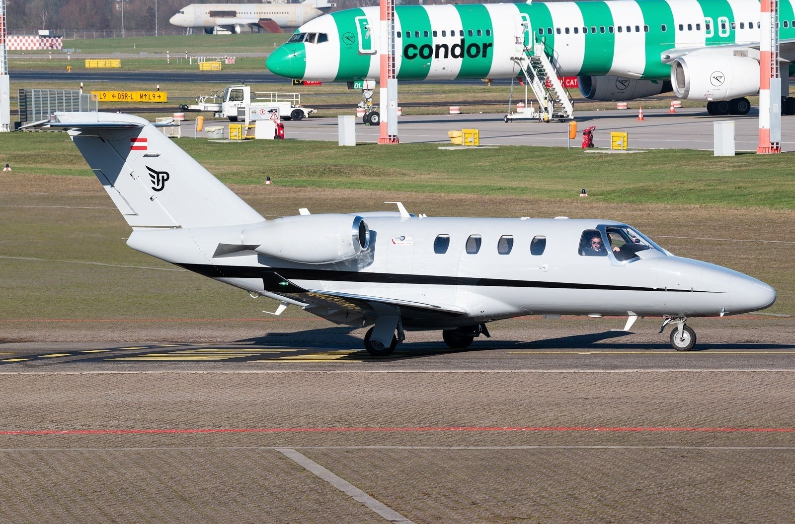 emptyLeg